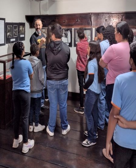api-modulos/fotos/img/galeria_cat_culturais_493/493/13769/VISITA~2.JPG