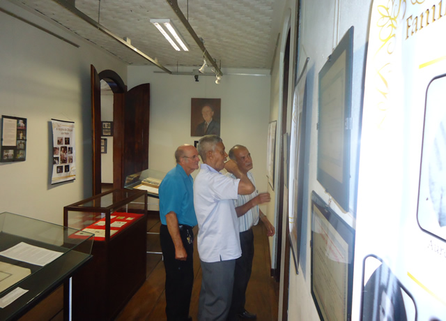 http://muspam.com.br/images/phocagallery/acao_educativa_cultural_monitoria/2015/centro-convivencia-idosos-22052015/12.jpg