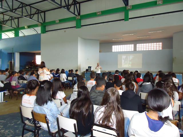 http://muspam.com.br/images/phocagallery/acao_educativa_cultural_monitoria/2018/projeto-o-museu-visita-a-sua-escola-2018/em-prof-izaltina-mendonca-meireles-7-8-e-9anos-ens-fund-31102018/3.jpg