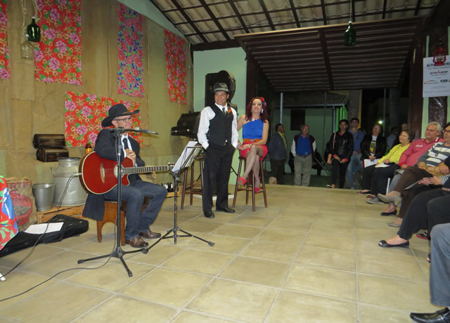 http://muspam.com.br/images/phocagallery/projetos/quinta-no-museu/poesia-com-cachaca-no-museu-21052015/12--.jpg